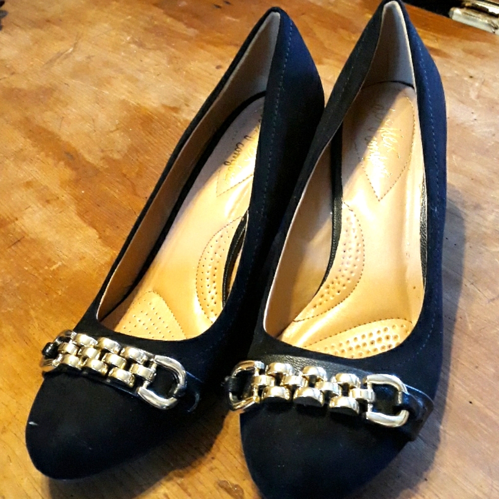 Deflex Comfort. Black wedge with gold accents